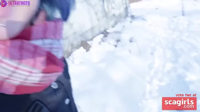 Teen Schoolgirl Gives Risky Public Blowjob in the Park