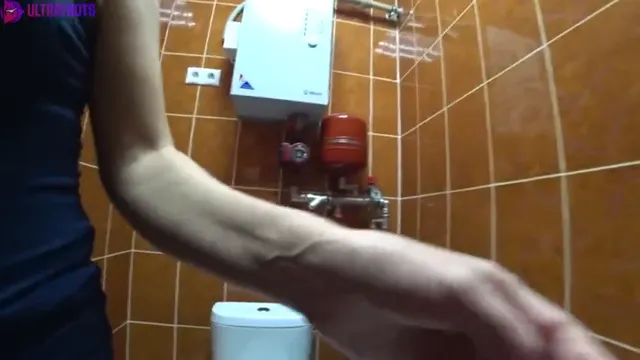 Deutscher Amateur-Teenie-Blowjob in der Personaltoilette