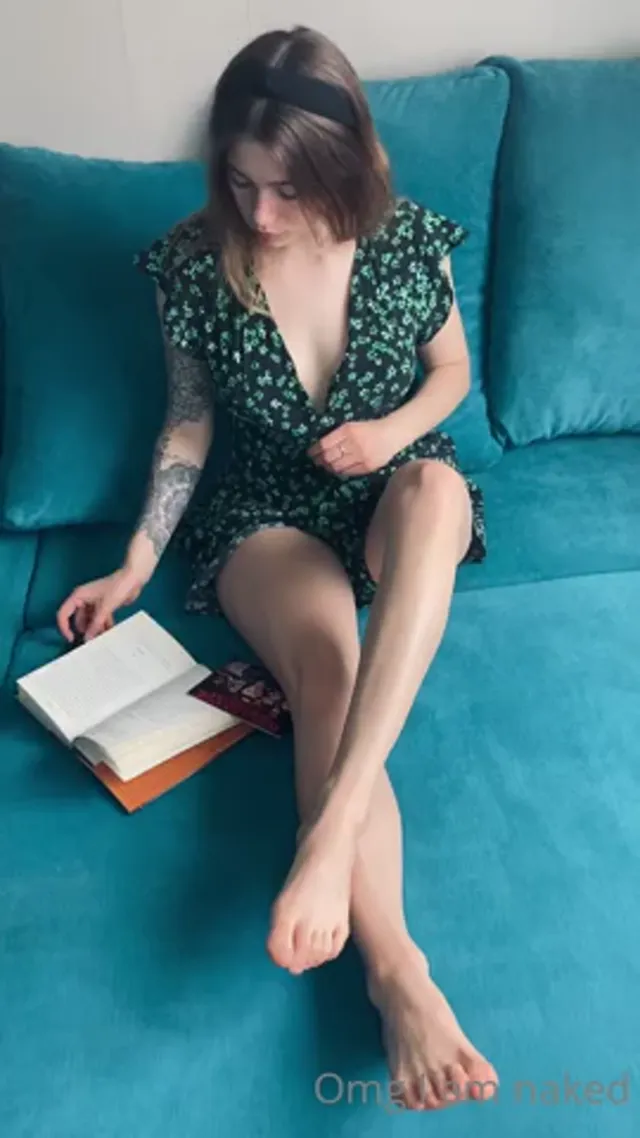 Read Books With Naked Avaturinex