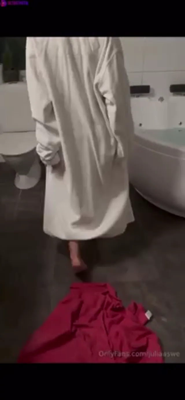 Juli@@swe bath