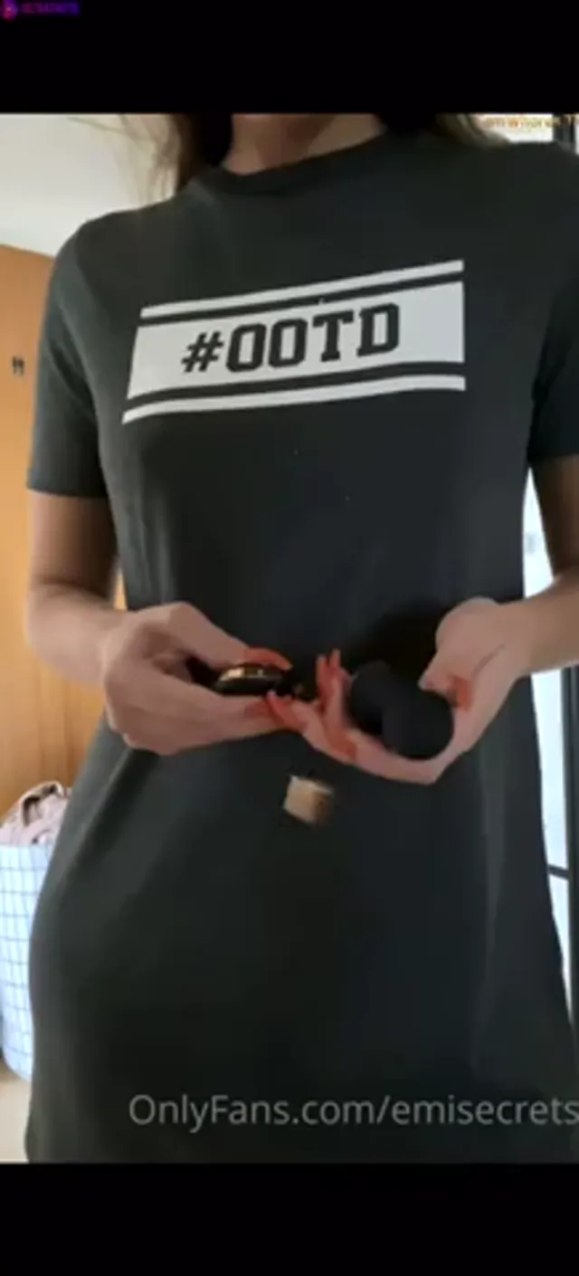 Swedish Emisecrets fucks dildo in public washingroom