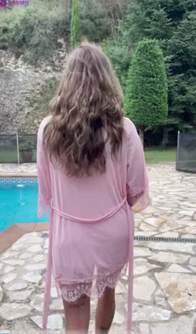 Swedish onlyfans girl Michelle Svendsen strip and jump in the pool