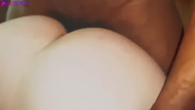 Milf Creaming on Big Cock in Interracial Quickie