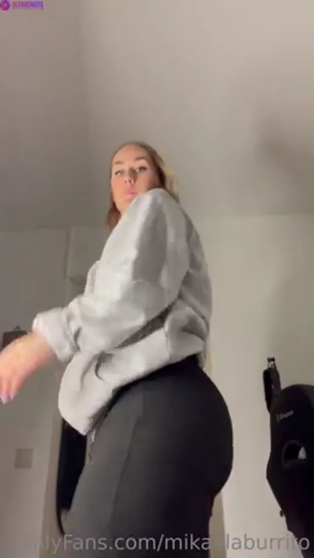 Mikaelaburrito striptease showing her big ass