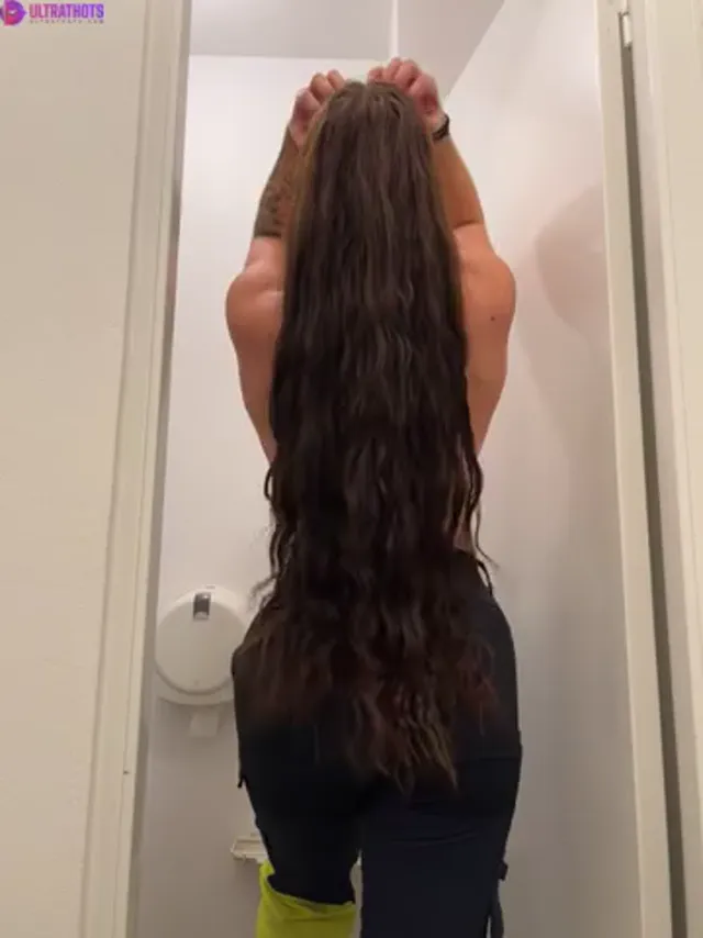 Onlyfans miimmiiolsson teasing her big ass in working pants