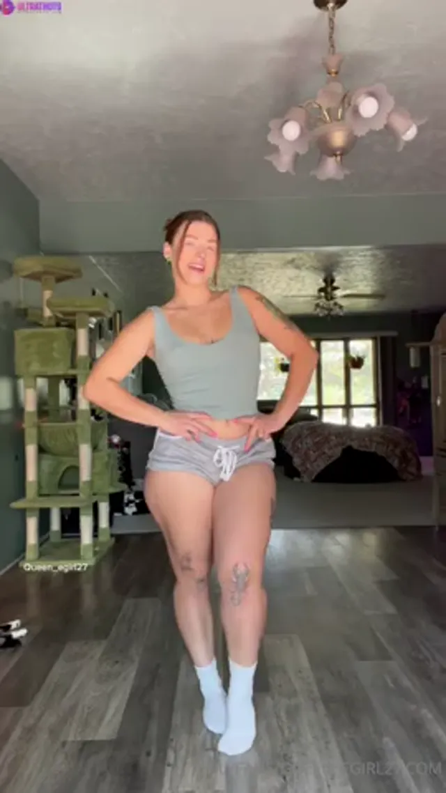 QUEEN_EGIRL27