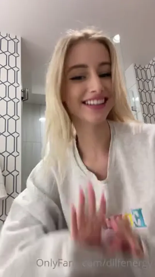 Dilfenergy Masturbates In The Shower