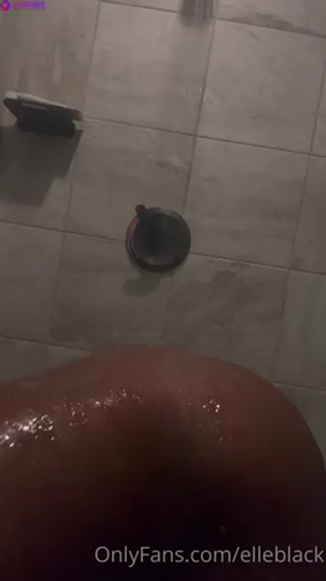 Big Tits Elle Black In The Shower