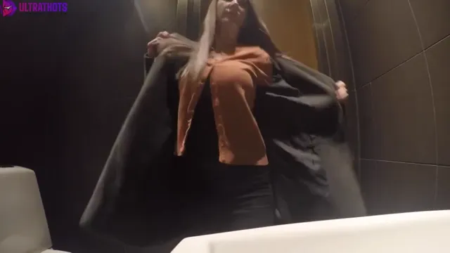 SaraAndDave pussy play at mc donalds