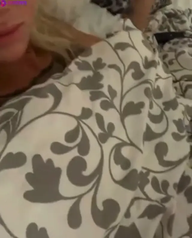 P4ulin4 4l4t4lo mastrubate in bed