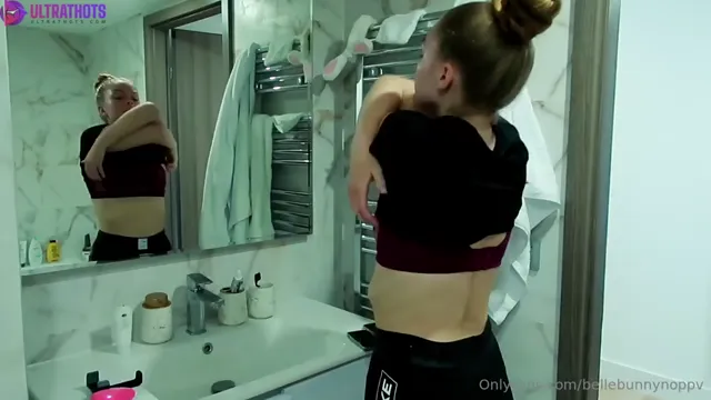 Belle bate in bathtube