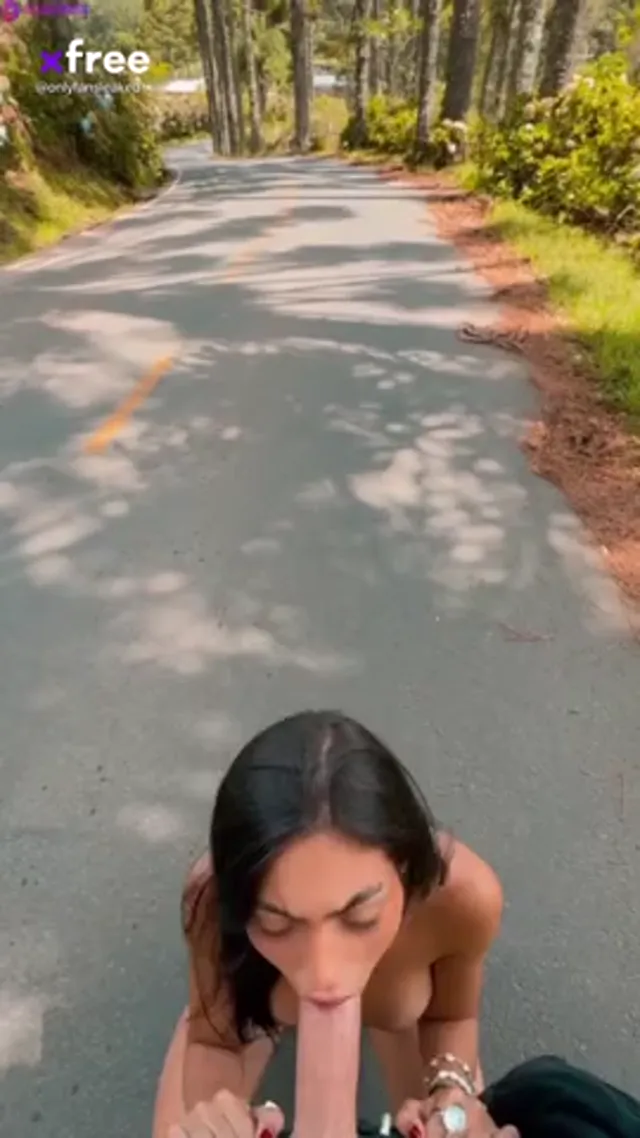 Brenda Trindade – BJ in public with facial