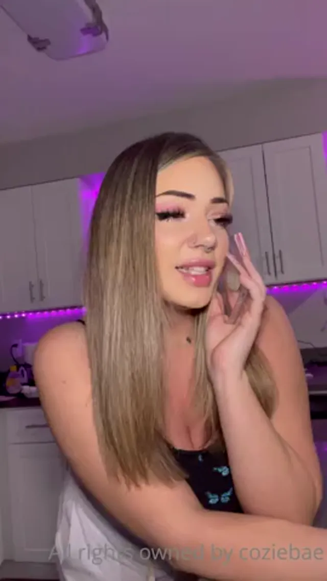 Coziebae Rides Big Dildo In Kitchen