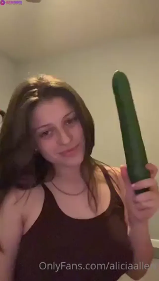 Alicia Allen Kinky Play With Cucumber