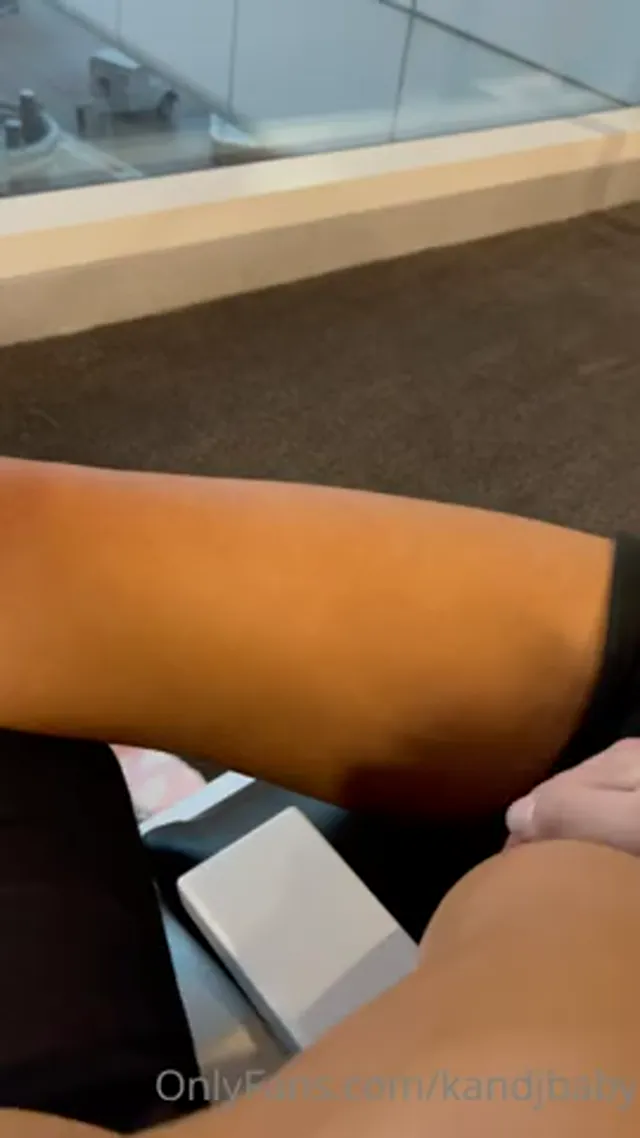 KandJBaby Gets Cumshot On The Ass After Handjob