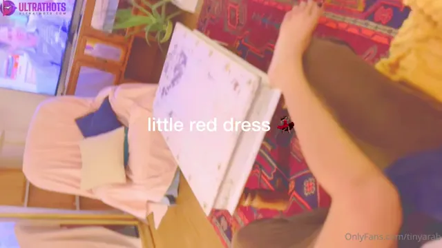 Tinyarab giving head