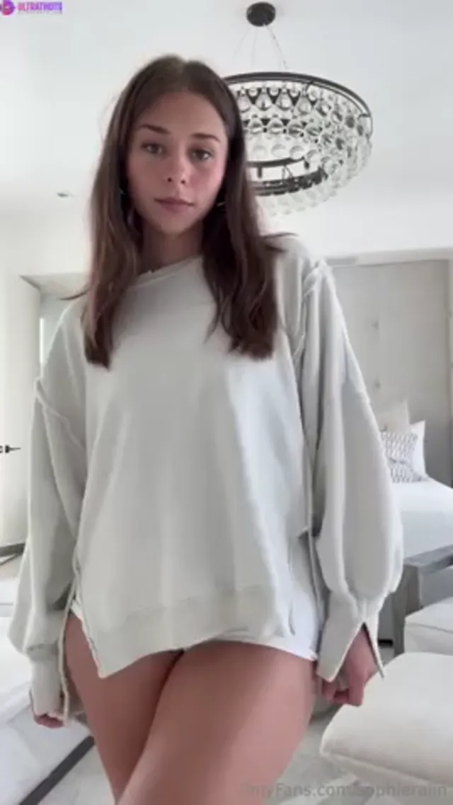 Sophie rain sexy ass & boobs tease