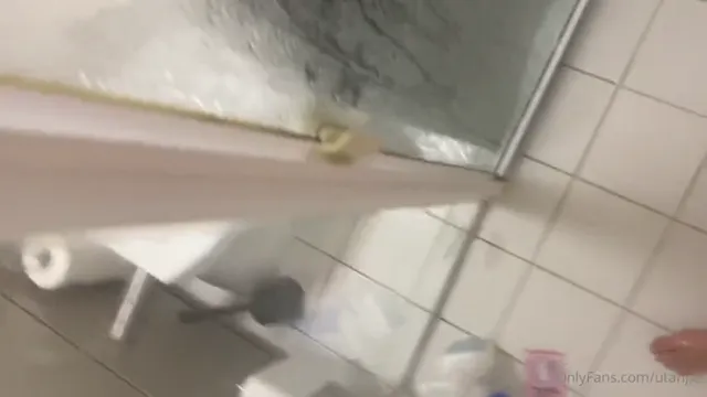 UtahJaz Gives Blowjob In The Shower