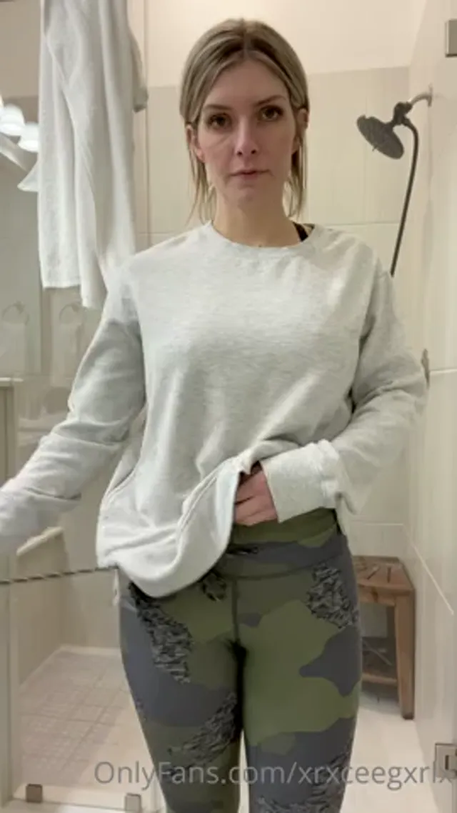 Xrxceegxrlx Masturbates With Showerhead