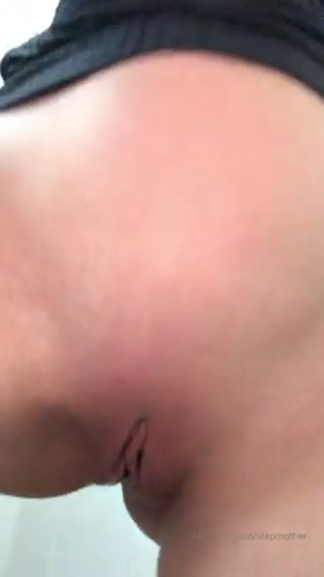 Zayla Skye Drops Leopard Printed Bra To Show Tits