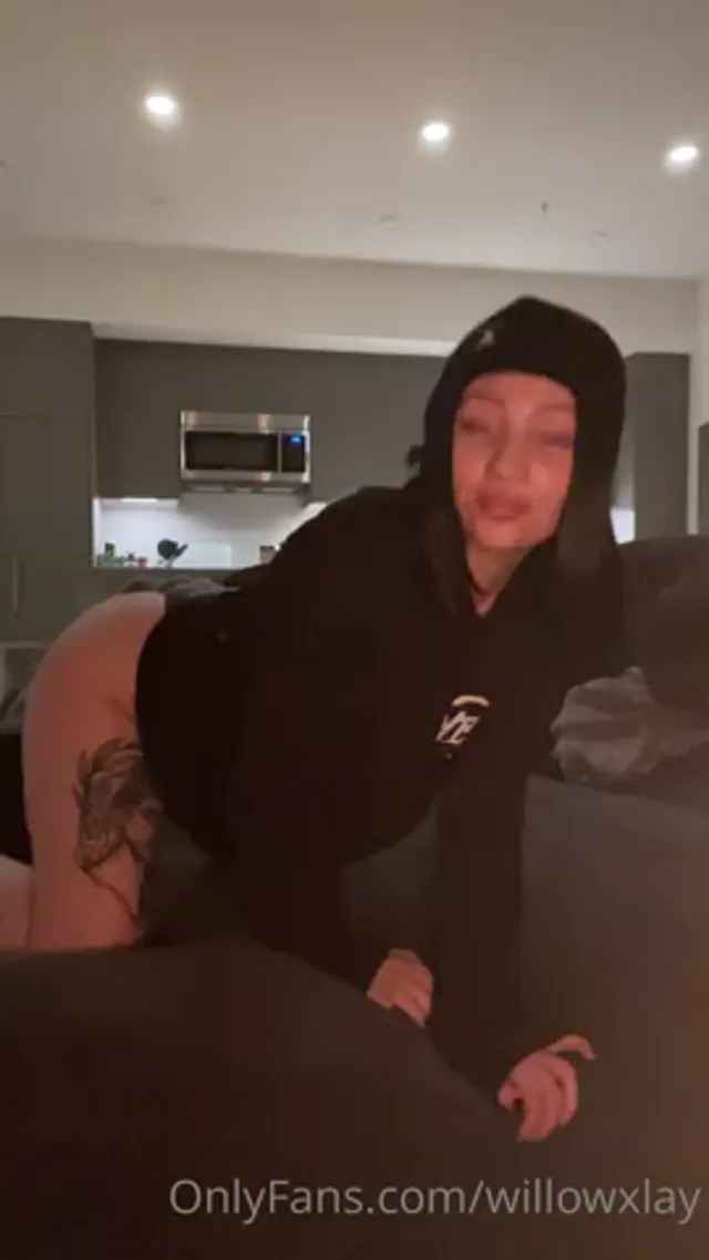 Afterdarkwillow Shows Pierced Tits