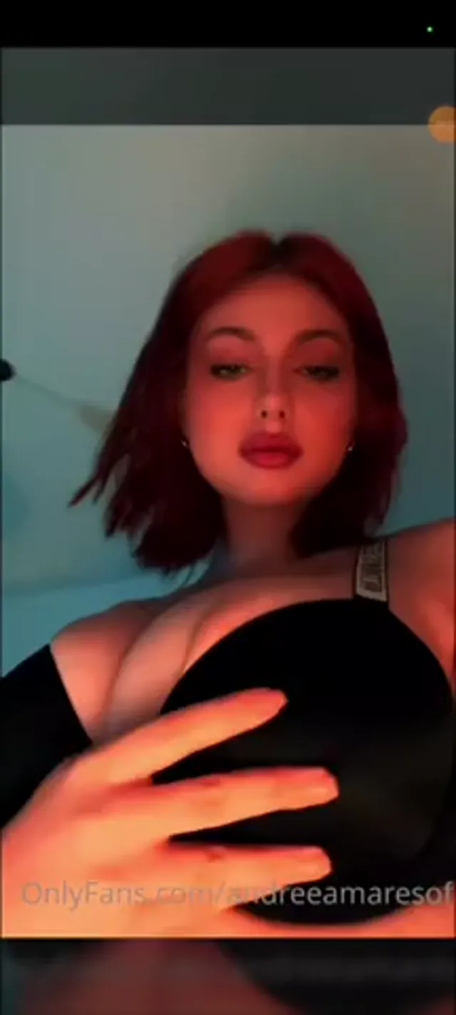 Andreeamaresof Gets Topless On Cam
