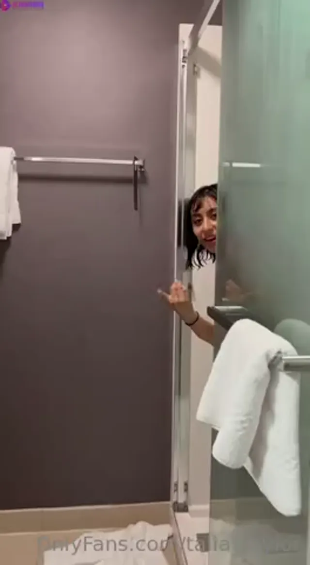 Talia Taylor Dildo Blowjob In The Shower