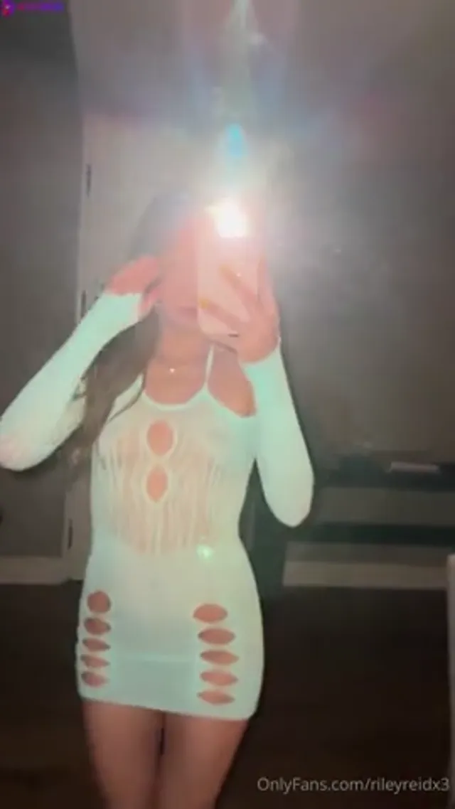 Riley Reid Toying Delicious Pussy with Big Dildo