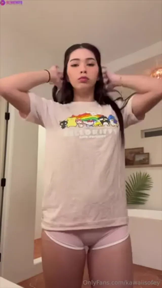 Aishah Sofey In Sexy Loungewear Undressing Video