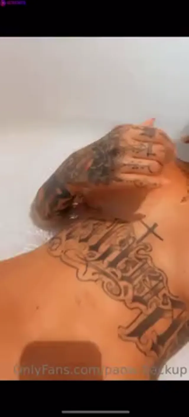 Swedish K4ttp40 pussy play in bath