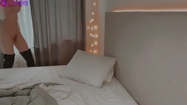 Swedish H0n3yb4b3sug4rpiie black dildo masturbation in mask