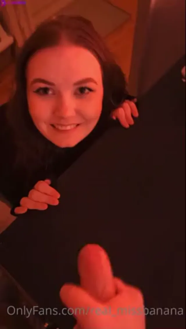 Missb4n4n4 swallow cum