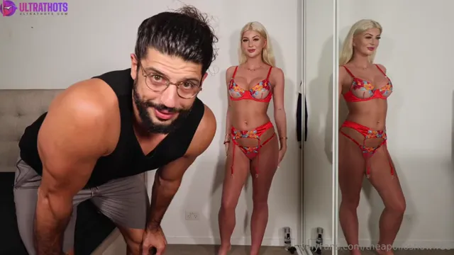 Carlycakesxo Getting Pounded Hard in Bedroom with Messy Facial