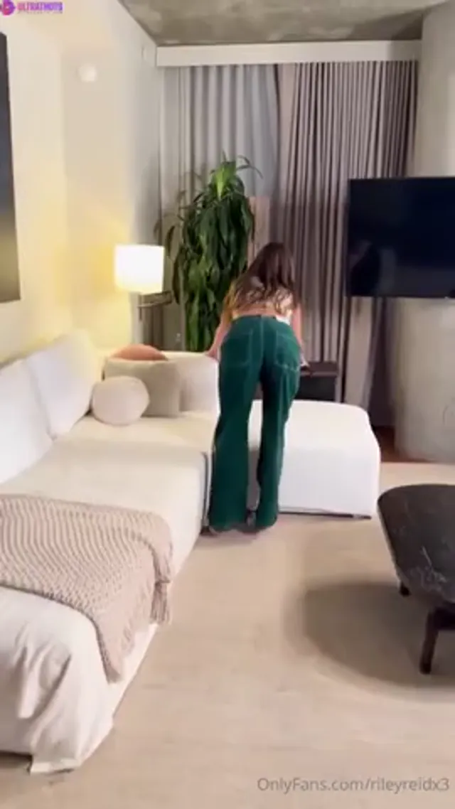 Petite Babysitter Riley Reid Gets Pounded And Cummed on