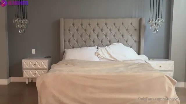 Dainty Wilder Wet Lesbian Threesome Video