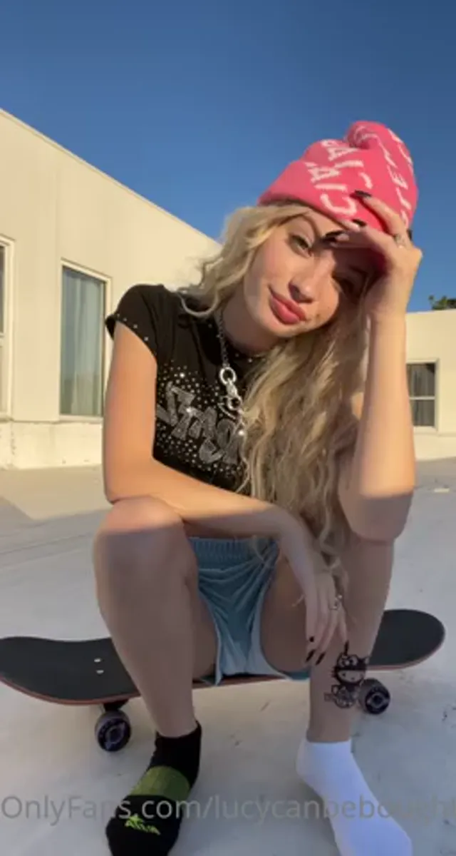 Skater Lucycanbebought Tits Flashing In Public