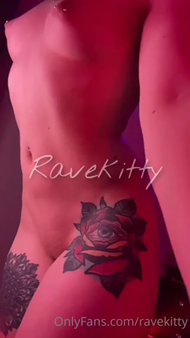 Pierced Tits Ravekitty Shakes Booty