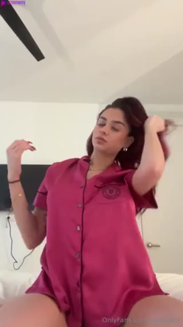 Andie Elle Showing Off Her Gorgeous Body