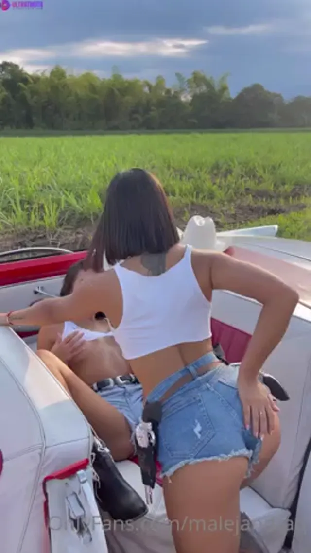 Daniela Antury – Lesbian Pussy Fingering in Car