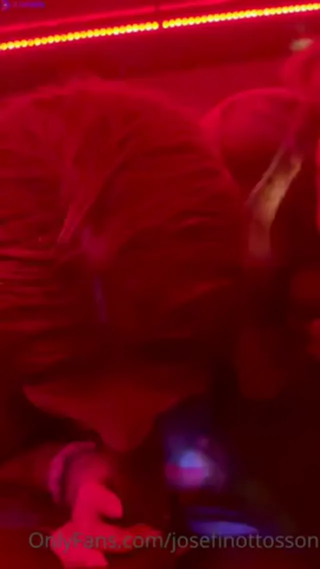 Josefin blowjob with girl