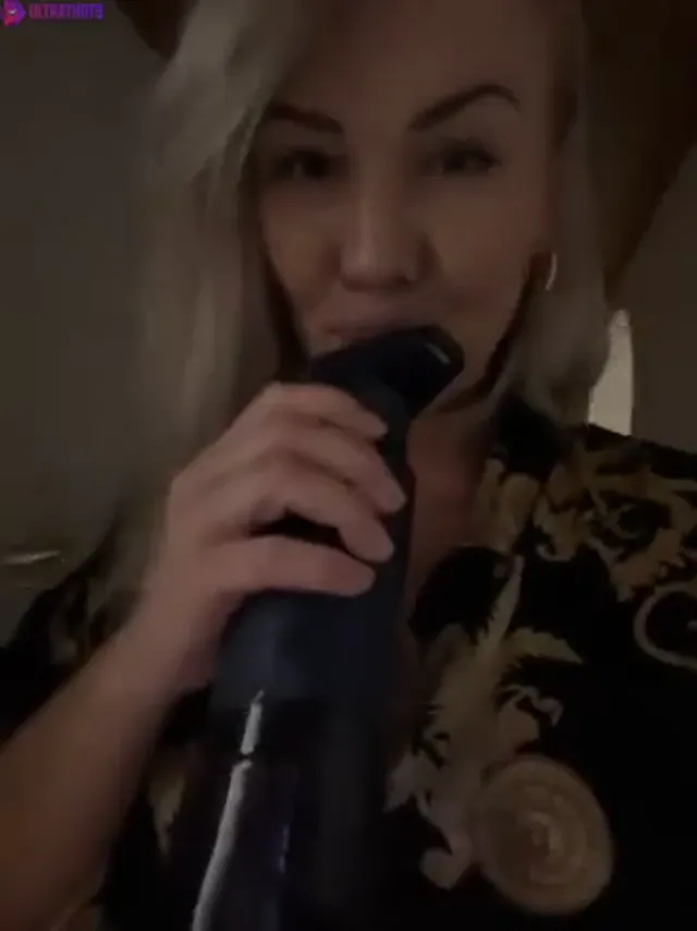 Camgirl Nasty_Sweden Talking to Fans And Masturbating