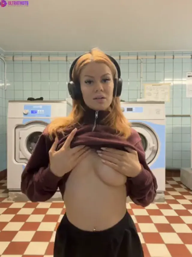 Emisecrets flashing boobs