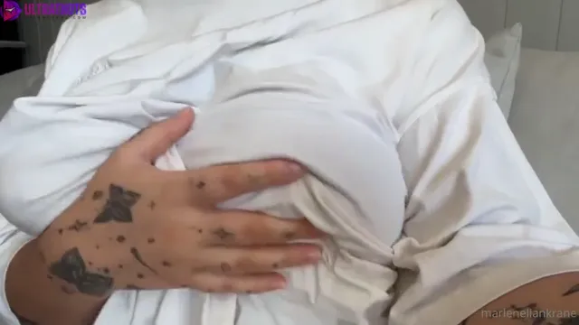 MLK plays with her big beautiful tits
