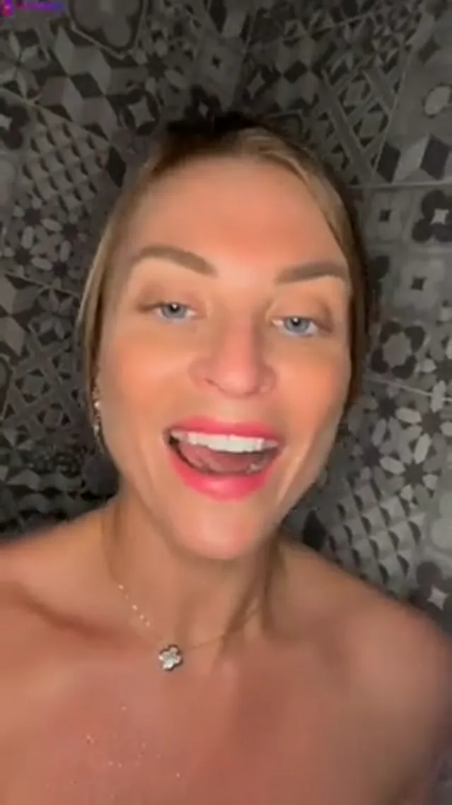 Margot Dulac Dildo Fucking Pussy in Bathtub