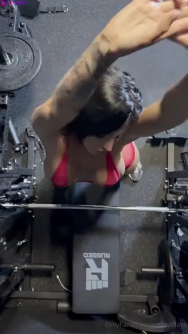 Emily Rinaudo – Risky Gym Sextape