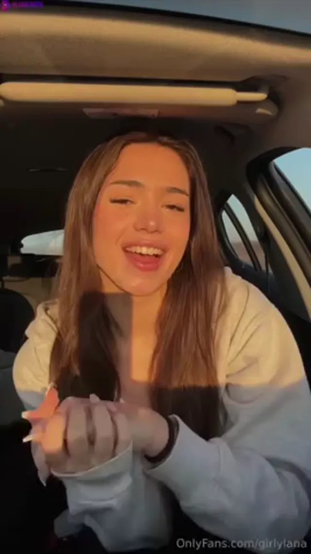 Girlylana – Hot And Risky Pussy Masturbation in Car