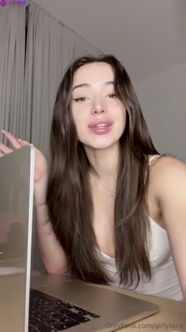 Girlylana – Livestream with Naked Stripping And Dildo Fucking