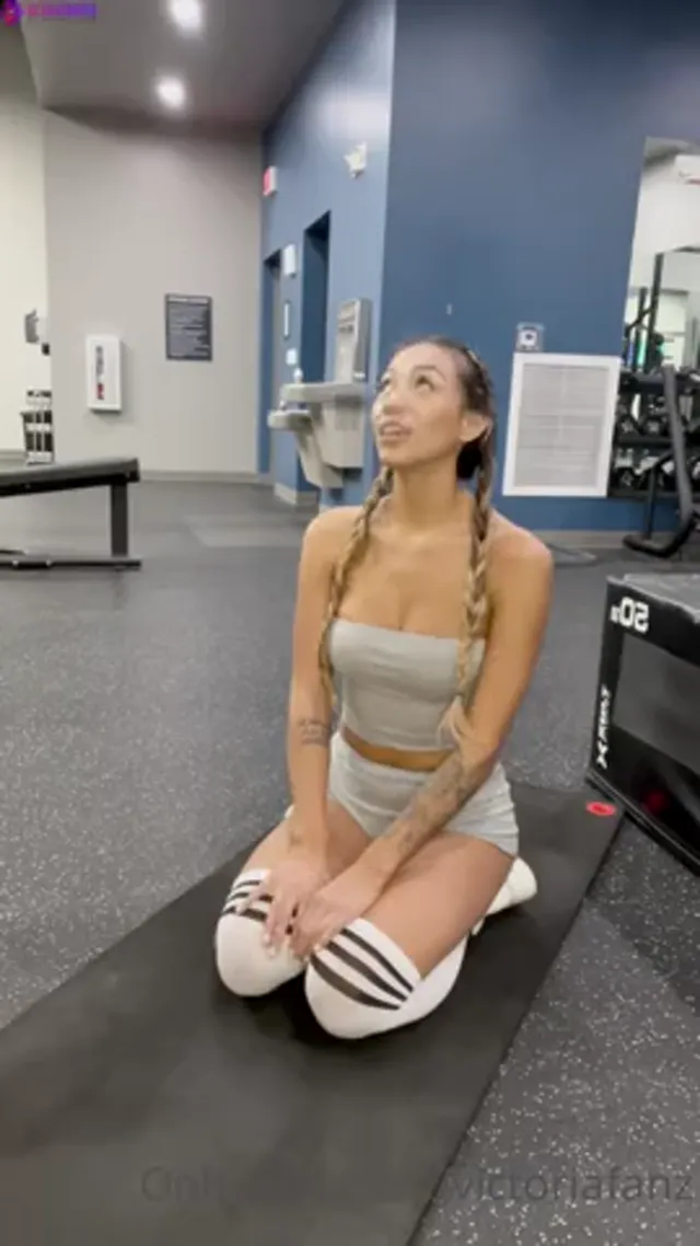 Victoria Lit Gives Blowjob In The Gym Before Hardcore Fuck