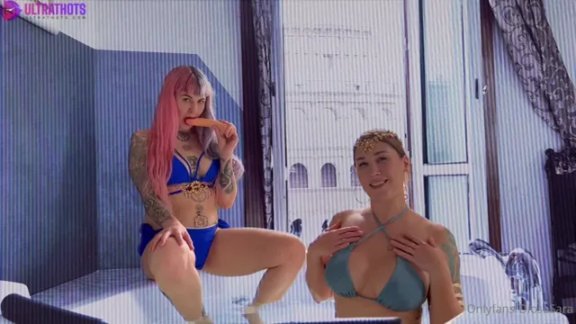 Diosa Sara Dildo Toying Pussy With Best Friend in Pool