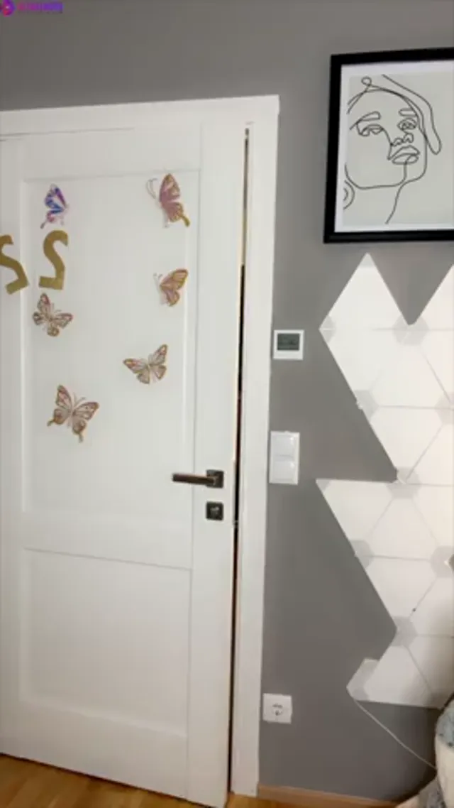 Mellooow – German Twitch Streamer Gets Naked And Fucks Pussy With Dildo